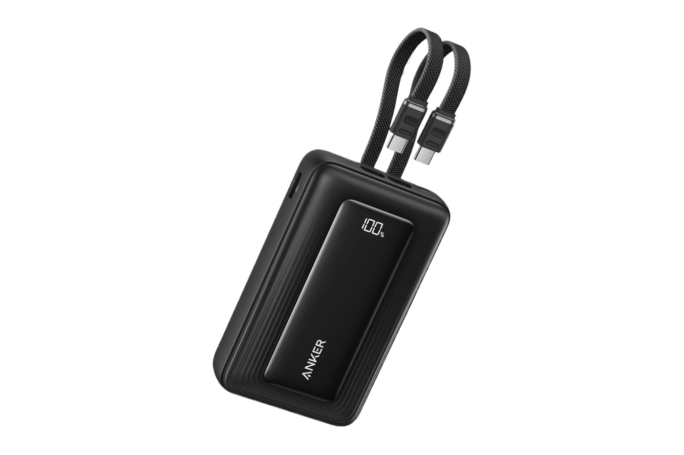 Schwarze Anker Zolo Powerbank von schräg oben, im Display steht 100 Prozent, aus der Oberseite ragen zwei geflochtene USB-C-Kabel
