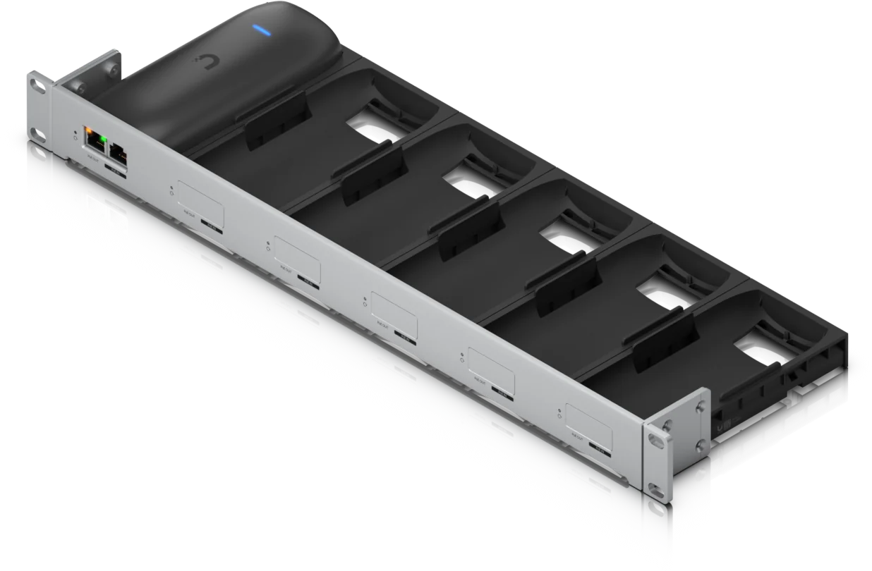 Sechs Steckplätze in der schwarzen UniFi Rack-Halterung für AI Ports, 19 Zoll breit