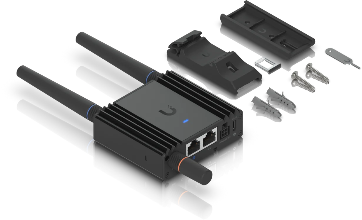 UniFi Mobile Router Ultra mit Lieferumfang: Router, Antennen, Halterungen und Schrauben
