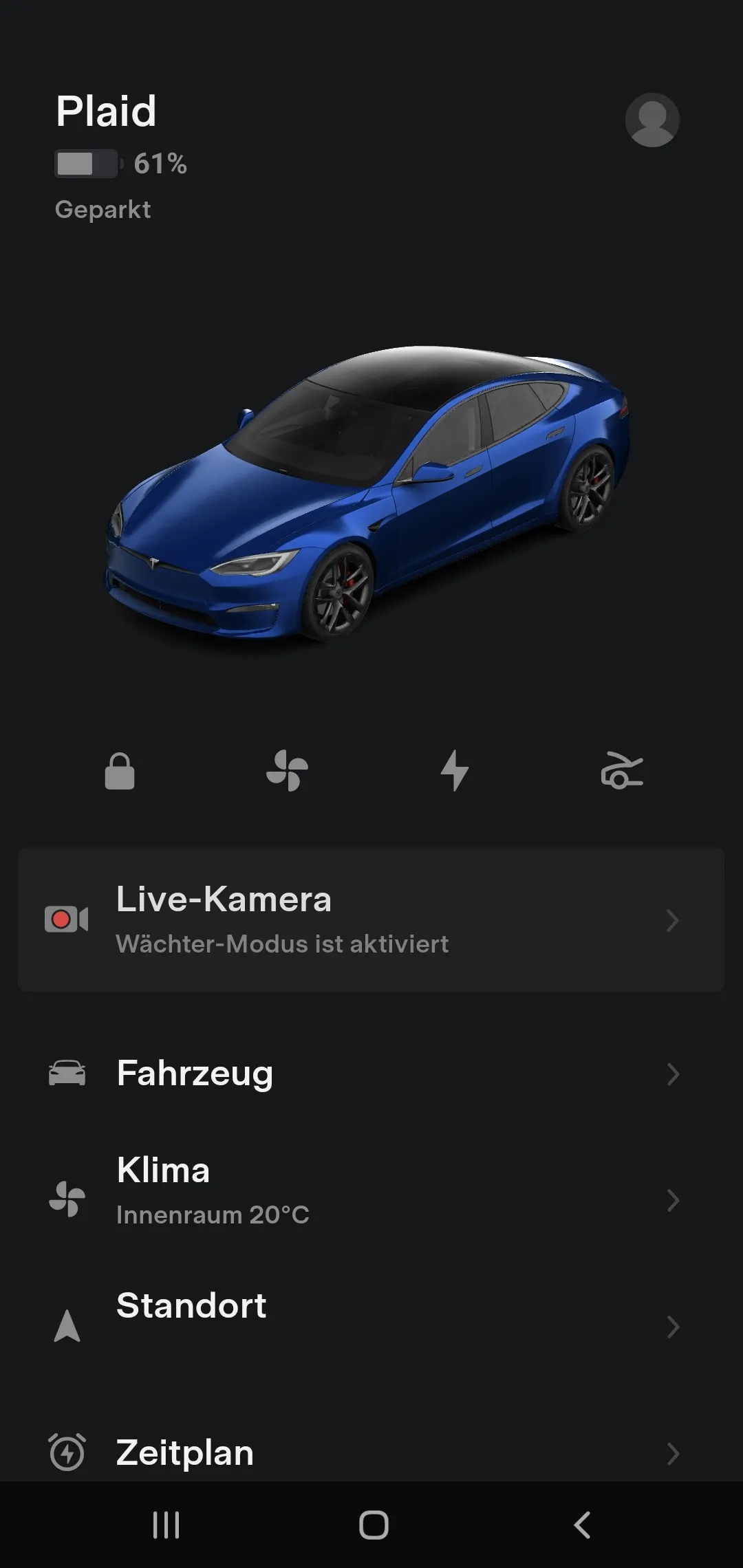 Startbildschirm der Tesla App mit dem Model S Plaid und 61 Prozent Ladestand